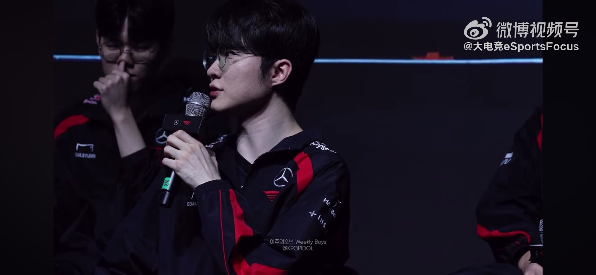 九游官网Faker：去年的冠军皮肤整体是比较鲜艳的感觉，今年的会是另外一种风格