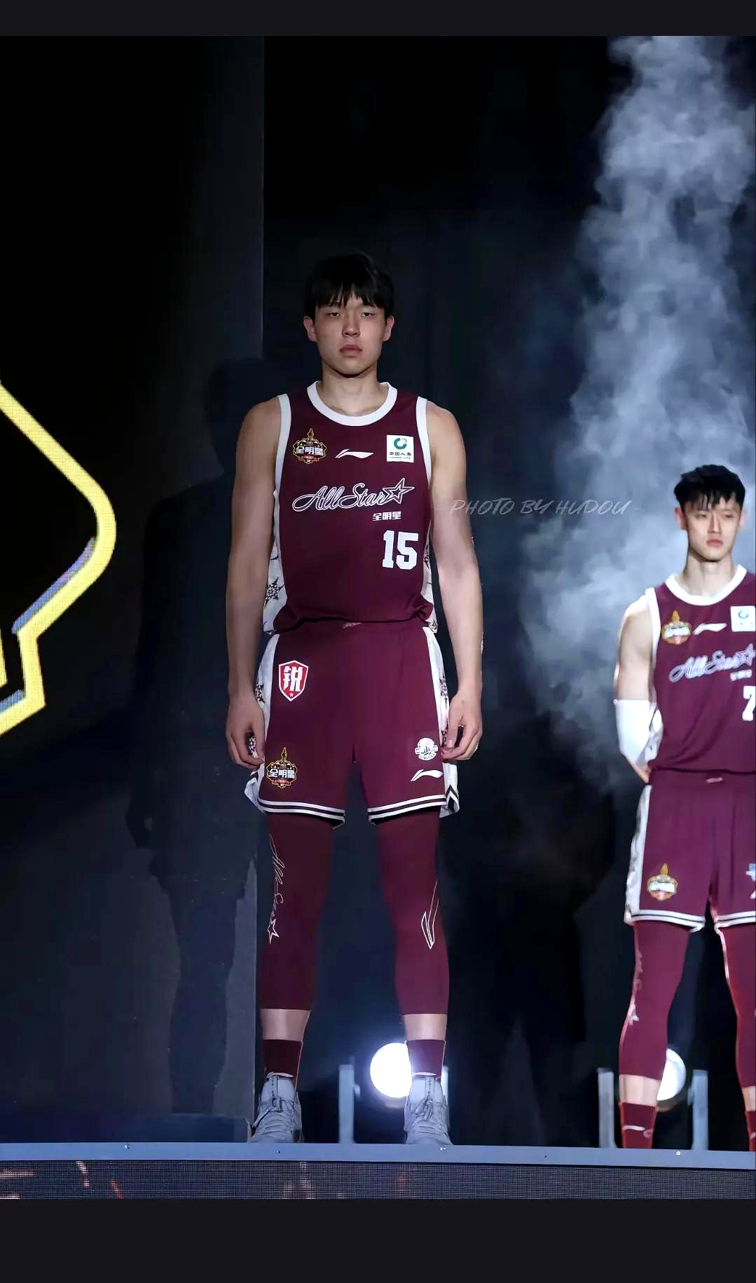 杨瀚森对比NBA和CBA身体对抗：这边比较文明(nba和cba球员肌肉对比)