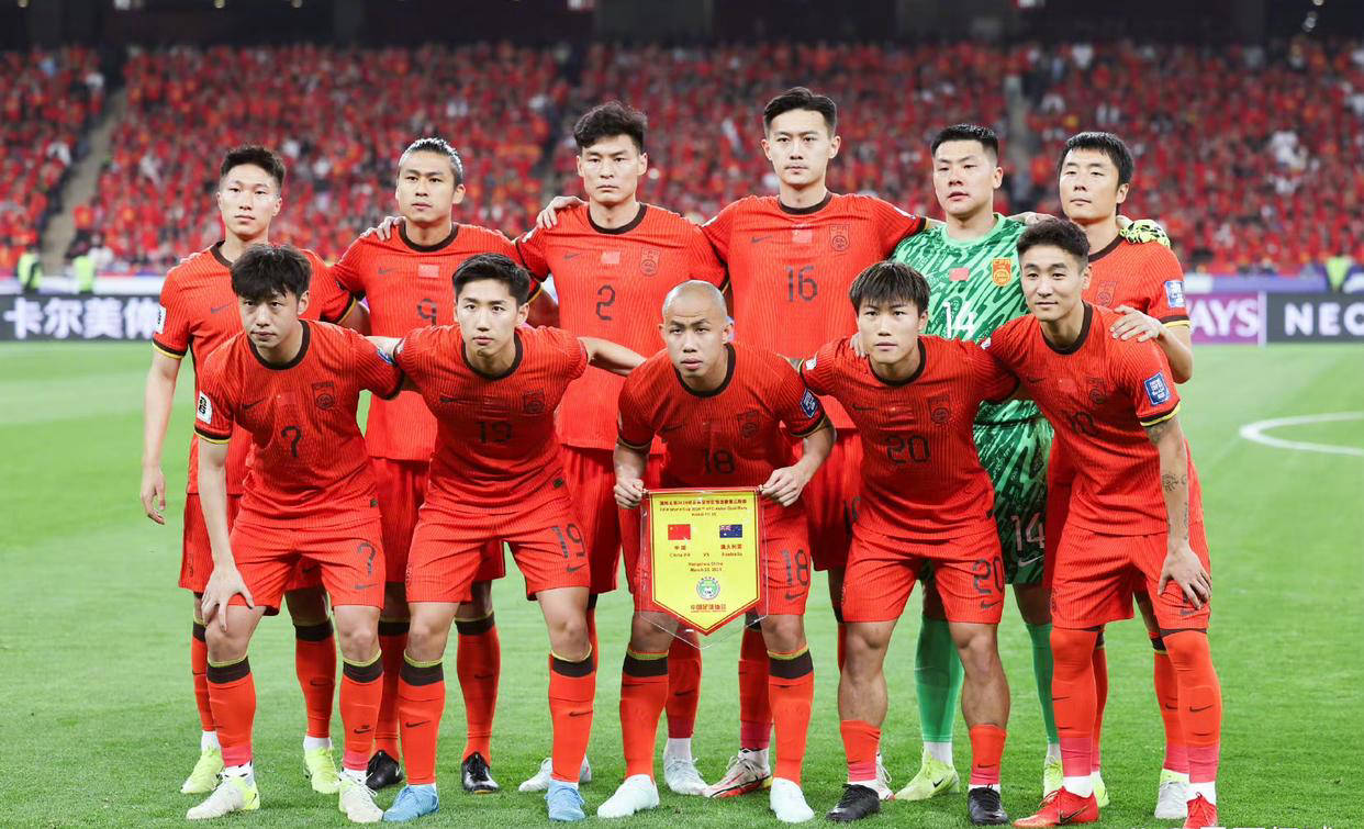 九游体育-新一期国足集训名单边后卫严重缺人，李帅和邓涵文为何继续落选？(国足公布36人集训名单)