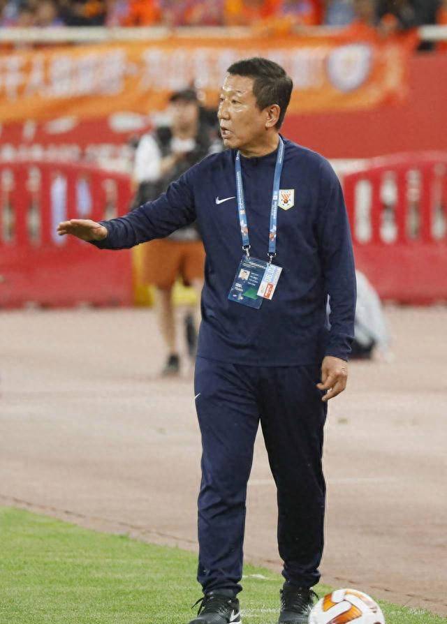 九游体育-阿尔希拉尔冲击季军，年轻球员表现亮眼(阿尔达希尔有多厉害)