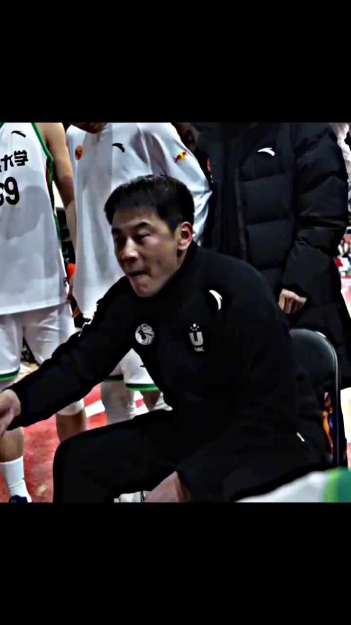 CUBAL的布鲁克斯教练！周鲁男暂停喊话球员：就算输也要抬起头(callsbback中文翻译)