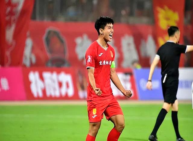 九游体育-中甲悲喜夜！重庆00后小将戴帽逆袭，重庆3连胜，辽宁14轮不败的简单介绍