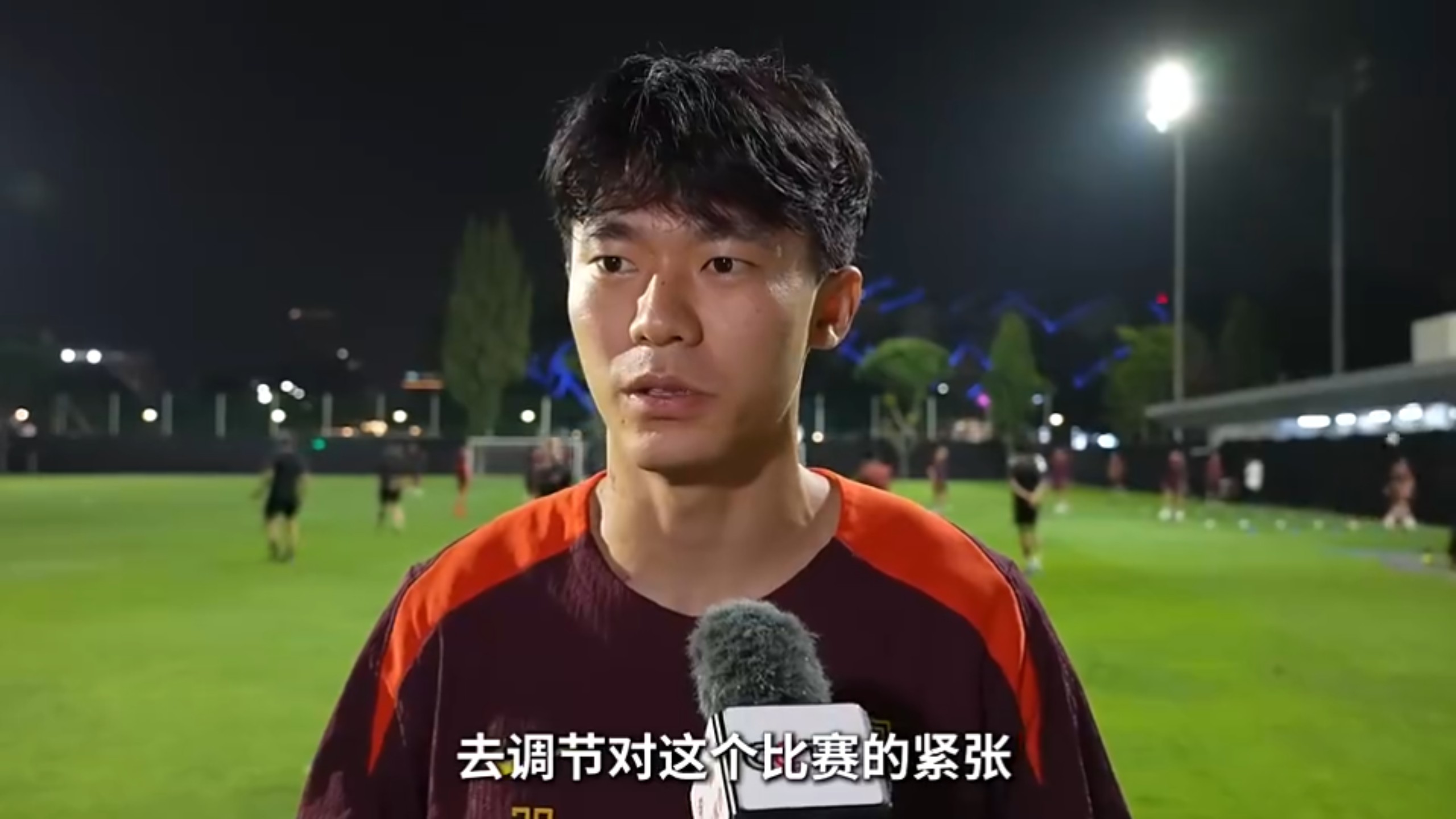 九游体育-足球报：蓉城夏窗操作势在必行胡荷韬预计至少(足球行进间传球教案)