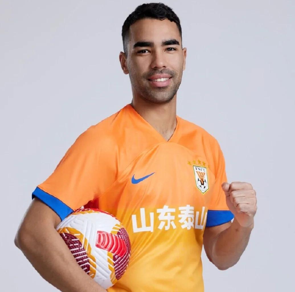 29岁中国香港球员劳烈斯加盟中甲延边龙鼎(延边龙鼎中甲赛程)