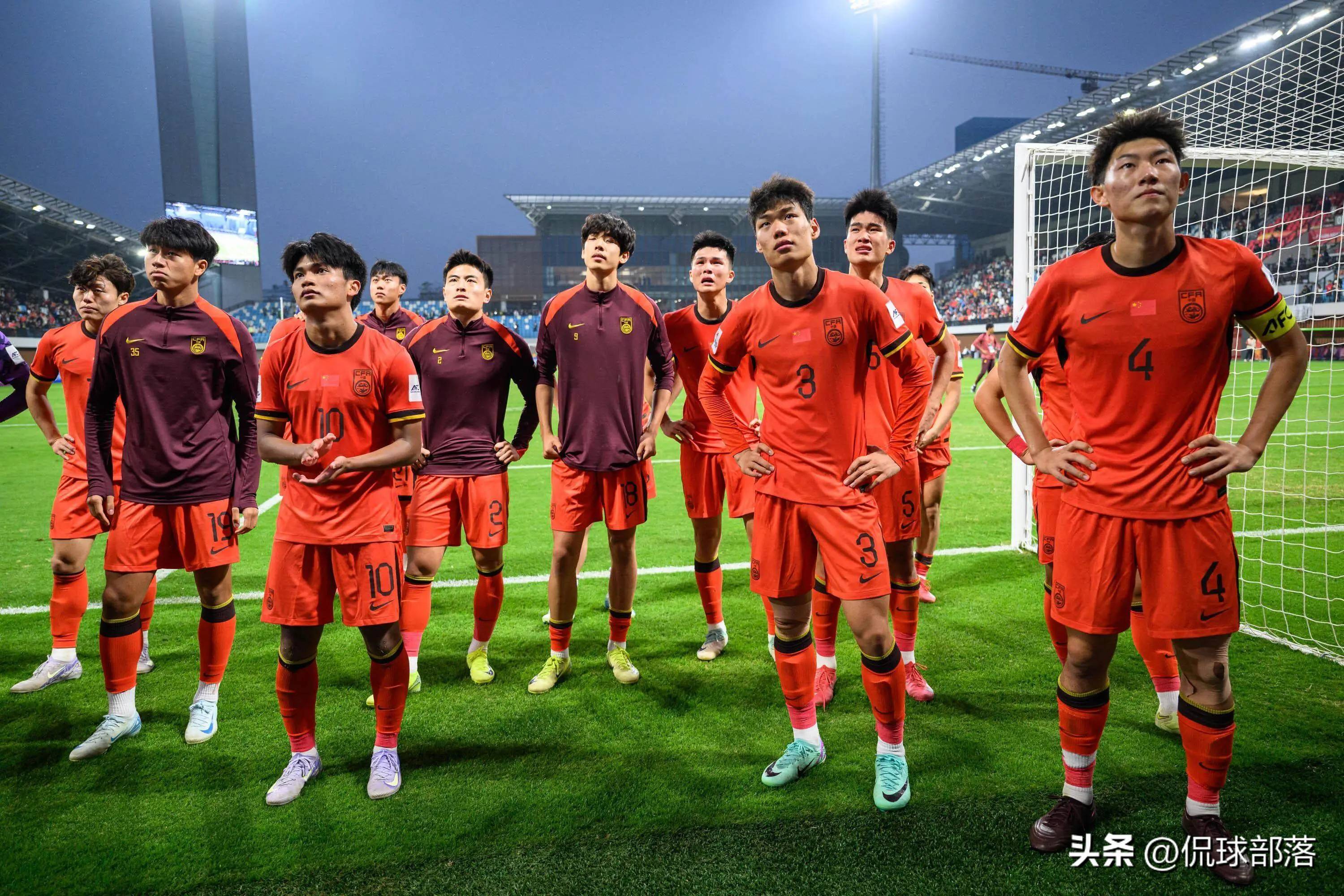 深圳新鹏城官宣新任主帅前国足西班牙助教正式接手(李玮锋接手深圳新鹏城)