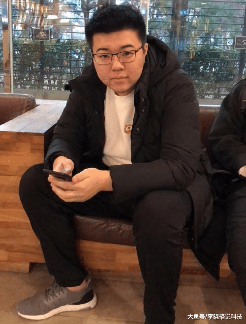 一人一句点评一下godv(一人难称百人意上一句)
